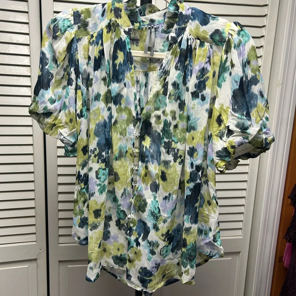Nwot Anthropologie Floral short sleeve Blouse